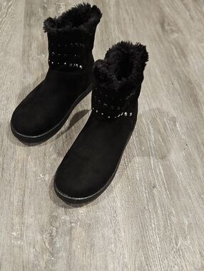 Unisa Unarther-m Womens Ankle Boot Rivet Design & Faux Fur Size 8.5M